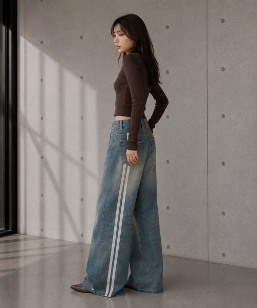 center i(センターアイ)の「サイドライン ヴィンテージ加工 ワイドデニムパンツ(デニムパンツ・レディース・ブルー・M/S)」の7枚目の写真