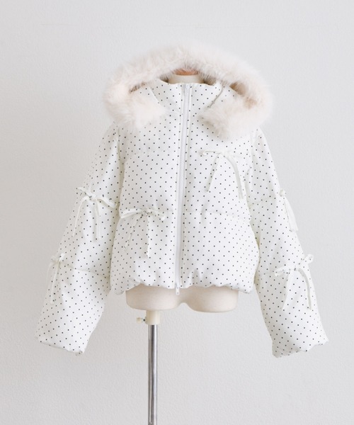OLIVE des OLIVE(オリーブデオリーブ)の「Snow fur ショートエコダウン(ダウンジャケット/コート・レディース・アイボリー/ピンク/ブラック/ドット・FREE)」の4枚目の写真