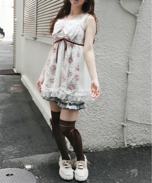 myu:loret(ミュウロレット)の「ミニフラワーキャミチュニック(チュニック・レディース・ブラック/ホワイト・FREE)」の6枚目の写真