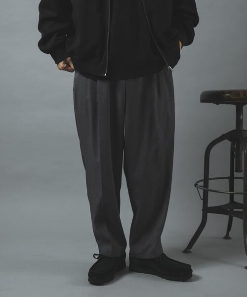 ITEMS URBANRESEARCH（アイテムズ アーバンリサーチ）の「ウールライク2プリーツトラウザー（その他パンツ・メンズ・ベージュ/ダークグレー/ブラック・LARGE/MEDIUM）」の2枚目の写真