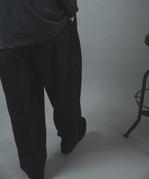 ITEMS URBANRESEARCH（アイテムズ アーバンリサーチ）の「ウールライク2プリーツトラウザー（その他パンツ・メンズ・ベージュ/ダークグレー/ブラック・LARGE/MEDIUM）」の4枚目の写真