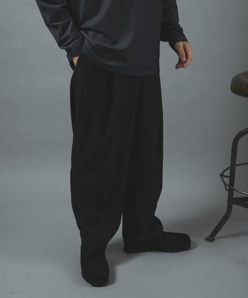ITEMS URBANRESEARCH（アイテムズ アーバンリサーチ）の「ウールライク2プリーツトラウザー（その他パンツ・メンズ・ベージュ/ダークグレー/ブラック・LARGE/MEDIUM）」の9枚目の写真