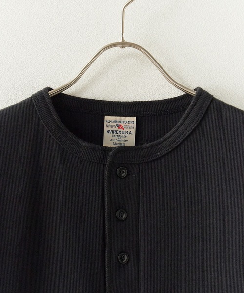 AVIREX(アヴィレックス)の「AVIREX/アビレックス DAILY S/S RIB HENLY NECK TEE デイリー 半袖 リブ ヘンリーネック Tシャツ 抗菌防臭 スリムフィット 肉厚 メンズ レディース 2026年 夏 夏服(Tシャツ/カットソー・メンズ・オリーブ/ホワイト/ブラック/ブルー・L/S/M)」の9枚目の写真