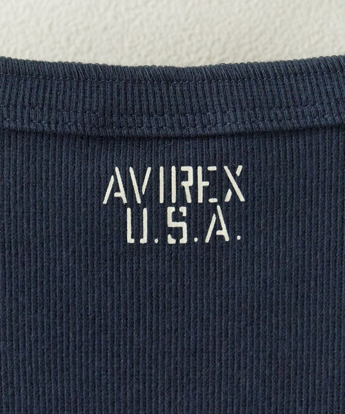 AVIREX(アヴィレックス)の「AVIREX/アビレックス DAILY S/S RIB HENLY NECK TEE デイリー 半袖 リブ ヘンリーネック Tシャツ 抗菌防臭 スリムフィット 肉厚 メンズ レディース 2026年 夏 夏服(Tシャツ/カットソー・メンズ・オリーブ/ホワイト/ブラック/ブルー・L/S/M)」の17枚目の写真
