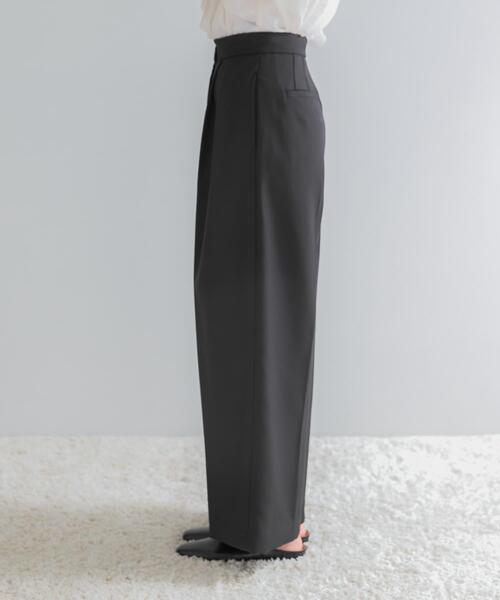 URBAN RESEARCH ROSSO WOMEN(アーバンリサーチ ロッソ)の「タックデザインパンツ(その他パンツ・レディース・ブラック/ライトベージュ・36/38)」の9枚目の写真
