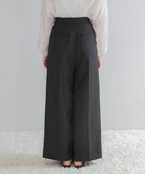URBAN RESEARCH ROSSO WOMEN(アーバンリサーチ ロッソ)の「タックデザインパンツ(その他パンツ・レディース・ブラック/ライトベージュ・36/38)」の3枚目の写真