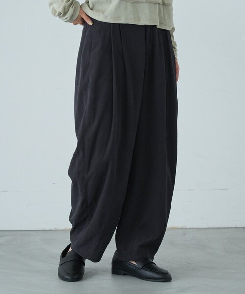 COLONY 2139(コロニートゥーワンスリーナイン)の「セットアップ/秋服 コーデュロイバレルパンツ(その他パンツ・レディース・ブラウン/チャコールグレー/ピンク・MEDIUM/SMALL)」の8枚目の写真