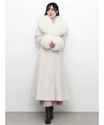 ファー付きフィットアンドフレアコート