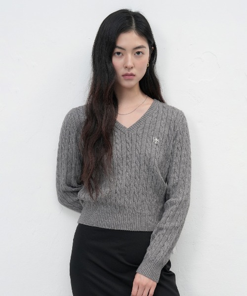 GENERAL IDEA(ジェネラルアイデア)の「【GENERAL IDEA】GNRLロゴウールケーブルVネックニットプルオーバー / WOOL CABLE V-NECK PULLOVER(ニット/セーター・レディース・グレー/ホワイト/ネイビー/ブラック・S/M/L)」の3枚目の写真