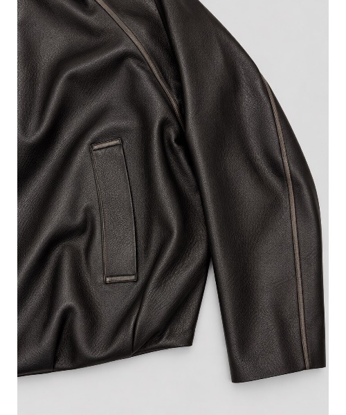 CONZ(コンズ)の「balloon blouson vintage faux leather(ブルゾン・メンズ・ブラック/ダークブラウン・2/1/3)」の5枚目の写真