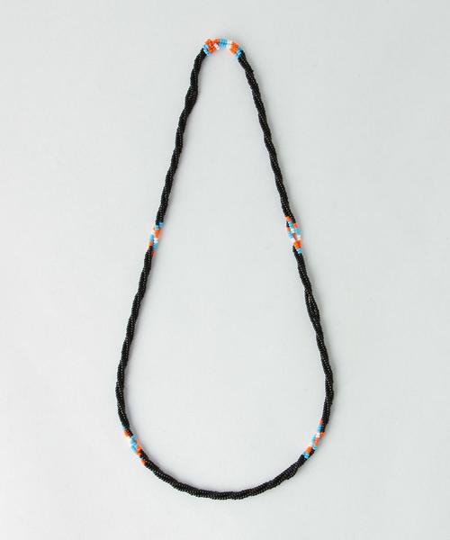 UNITED ARROWS(ユナイテッドアローズ)の「<TEGE UNITED ARROWS(テゲ ユナイテッドアローズ)>NARROW NECKLACE◆(ネックレス・メンズ・ホワイト/ブラック/レッド/オレンジ/コバルトブルー/その他1・FREE)」の2枚目の写真