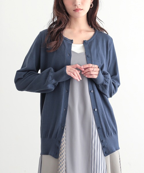 n'OrLABEL(ノアールレーベル)の「『シンプルUネックカーデ』(カーディガン/ボレロ・レディース・ネイビー/ピンク/レッド/チャコールグレー/アッシュブラウン/ブラック/カーキ/マジェンタ/グリーン系その他/ロイヤルブルー/レッド系その他/ワイン/イエロー/アイボリー/ブルー系その他/スモークピンク/ブルー/ターメリック/コーラルピンク/杢グレー/オートミール/ブルー系その他2/ラベンダー/オレンジ系その他/スカイブルー/グレイッシュブルー・1/2)」の14枚目の写真