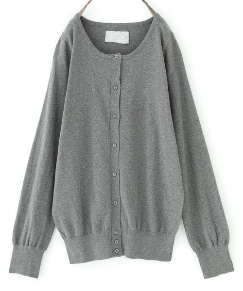 n'OrLABEL(ノアールレーベル)の「『シンプルUネックカーデ』(カーディガン/ボレロ・レディース・ネイビー/ピンク/レッド/チャコールグレー/アッシュブラウン/ブラック/カーキ/マジェンタ/グリーン系その他/ロイヤルブルー/レッド系その他/ワイン/イエロー/アイボリー/ブルー系その他/スモークピンク/ブルー/ターメリック/コーラルピンク/杢グレー/オートミール/ブルー系その他2/ラベンダー/オレンジ系その他/スカイブルー/グレイッシュブルー・1/2)」の3枚目の写真