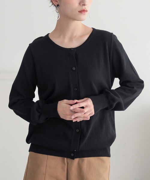 n'OrLABEL(ノアールレーベル)の「『シンプルUネックカーデ』(カーディガン/ボレロ・レディース・ネイビー/ピンク/レッド/チャコールグレー/アッシュブラウン/ブラック/カーキ/マジェンタ/グリーン系その他/ロイヤルブルー/レッド系その他/ワイン/イエロー/アイボリー/ブルー系その他/スモークピンク/ブルー/ターメリック/コーラルピンク/杢グレー/オートミール/ブルー系その他2/ラベンダー/オレンジ系その他/スカイブルー/グレイッシュブルー・1/2)」の1枚目の写真