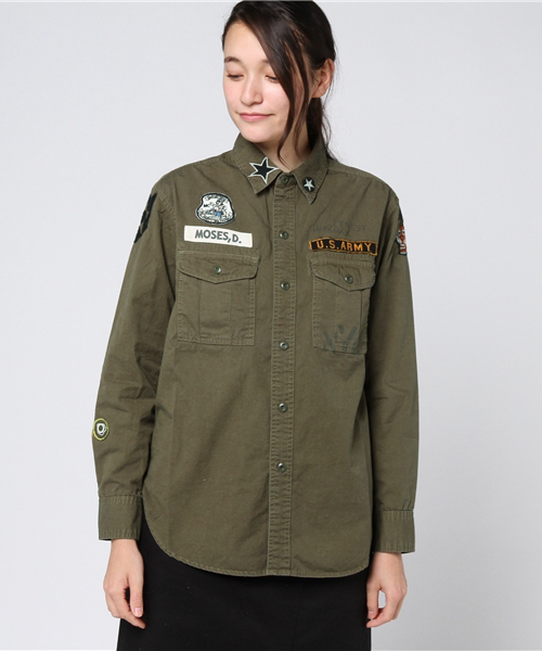 CUBE SUGAR(キューブシュガー)の「高密度ツイル ワッペン付きミリタリーシャツ (シャツ/ブラウス・レディース・カーキ・M)」の2枚目の写真