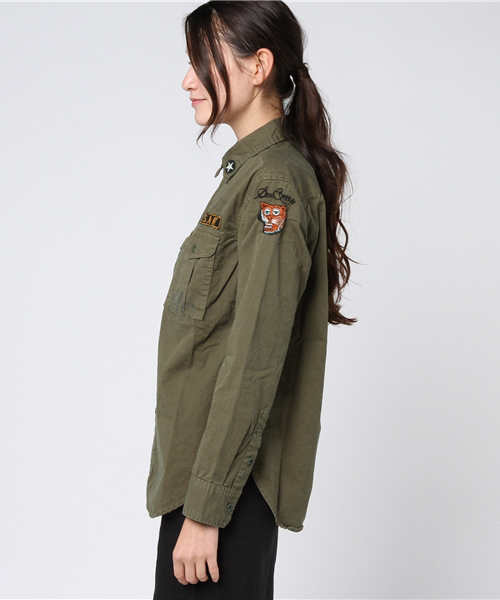 CUBE SUGAR(キューブシュガー)の「高密度ツイル ワッペン付きミリタリーシャツ (シャツ/ブラウス・レディース・カーキ・M)」の3枚目の写真