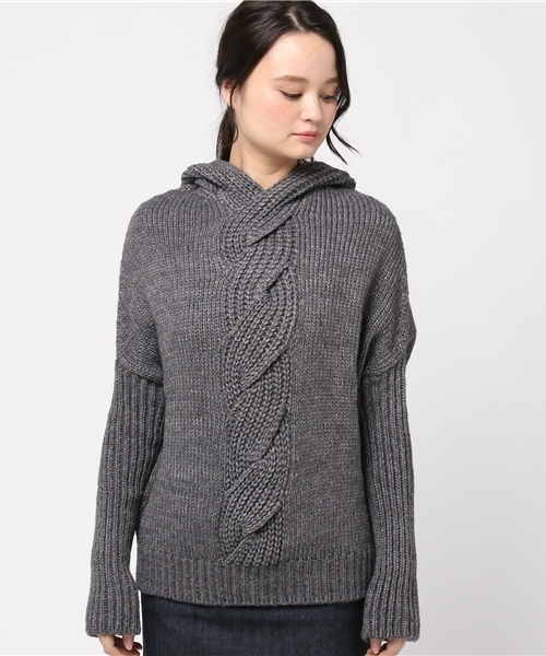 FIGARO Paris(フィガロパリ)の「MIKI MIALY ツイストモチーフフード付プルオーバー◆(ニット/セーター・レディース・グレー・36/40)」の2枚目の写真