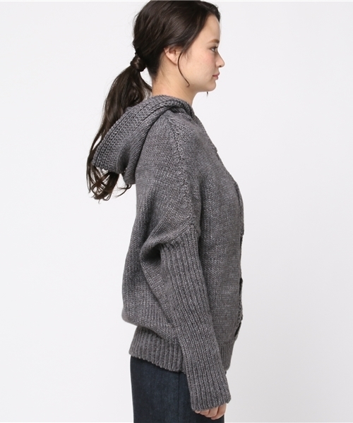 FIGARO Paris(フィガロパリ)の「MIKI MIALY ツイストモチーフフード付プルオーバー◆(ニット/セーター・レディース・グレー・36/40)」の3枚目の写真