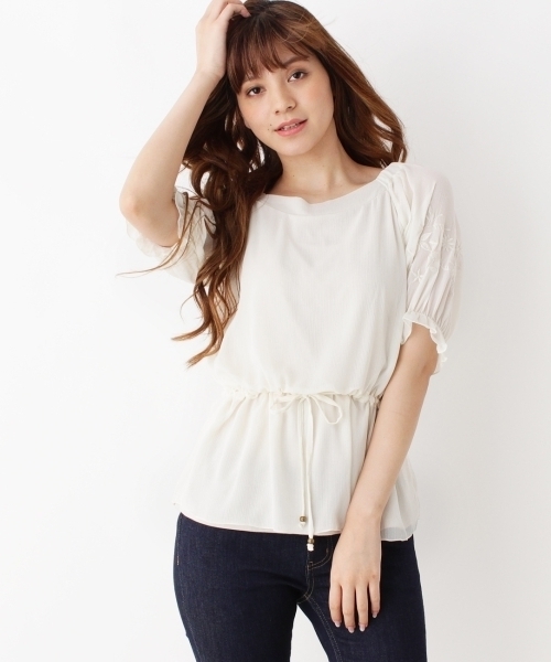 grove(グローブ)の「袖刺繍陽柳プルオーバー(Tシャツ/カットソー・レディース・グリーン/レッド/ベージュ/パープル/ネイビー・02/03)」の1枚目の写真