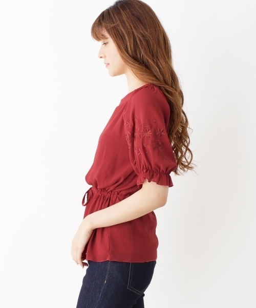 grove(グローブ)の「袖刺繍陽柳プルオーバー(Tシャツ/カットソー・レディース・グリーン/レッド/ベージュ/パープル/ネイビー・02/03)」の7枚目の写真