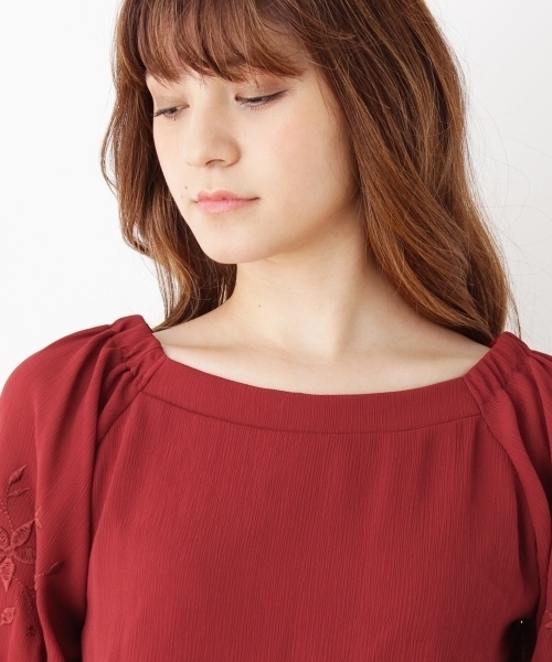 grove(グローブ)の「袖刺繍陽柳プルオーバー(Tシャツ/カットソー・レディース・グリーン/レッド/ベージュ/パープル/ネイビー・02/03)」の9枚目の写真