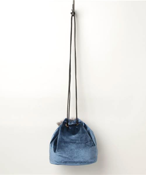 archives（アルシーヴ）の「ファー付き巾着バッグ（ショルダーバッグ・レディース・ベージュ/グレー/ピンク/ブルー・MEDIUM）」の5枚目の写真