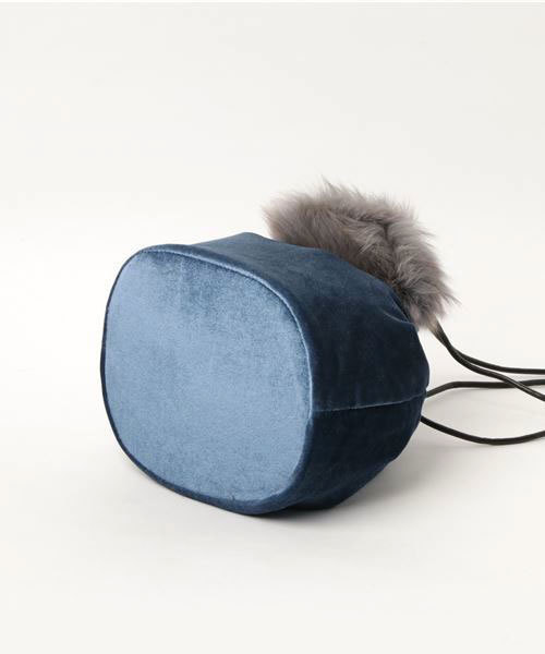 archives（アルシーヴ）の「ファー付き巾着バッグ（ショルダーバッグ・レディース・ベージュ/グレー/ピンク/ブルー・MEDIUM）」の6枚目の写真