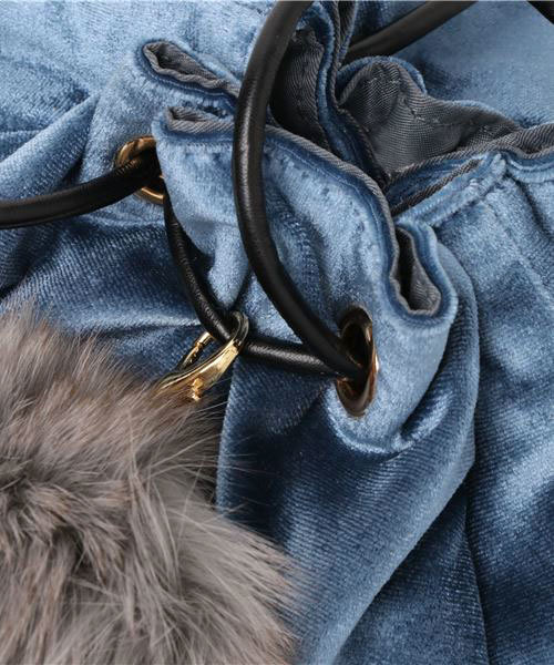 archives（アルシーヴ）の「ファー付き巾着バッグ（ショルダーバッグ・レディース・ベージュ/グレー/ピンク/ブルー・MEDIUM）」の8枚目の写真