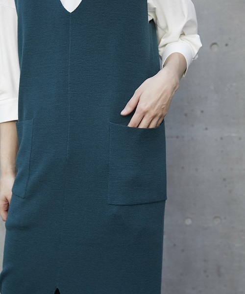 Emma Taylor(エマテイラー)の「Vネックニットワンピース(ワンピース・レディース・ブラック/キャメル/ベージュ/ダークグリーン・FREE)」の7枚目の写真