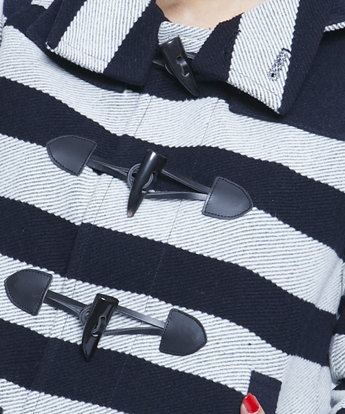 X-girl（エックスガール）の「HOODED DUFFLE COAT（ダッフルコート・レディース・ネイビー/レッド/マルチ・1/2）」の10枚目の写真