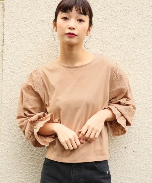 LOWRYS FARM(ローリーズファーム)の「ソデシシュウキリカエプルオーバー 784746 (Tシャツ/カットソー・レディース・ブラック/ベージュ/オフホワイト・LARGE/MEDIUM)」の3枚目の写真