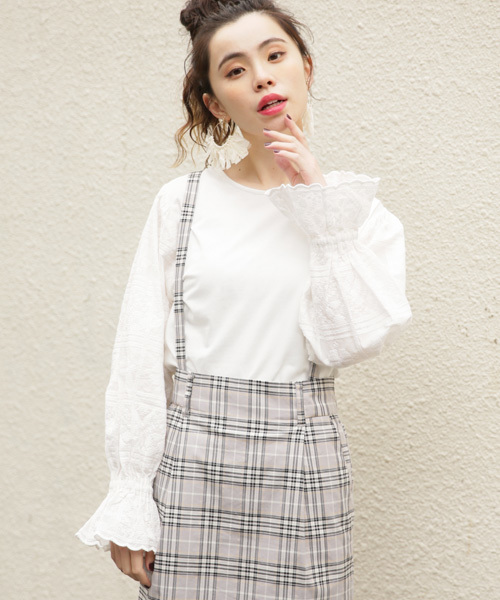 LOWRYS FARM(ローリーズファーム)の「ソデシシュウキリカエプルオーバー 784746 (Tシャツ/カットソー・レディース・ブラック/ベージュ/オフホワイト・LARGE/MEDIUM)」の2枚目の写真