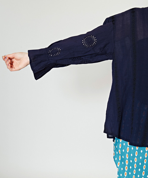 チャイハネ（チャイハネ）の「【チャイハネ】パンチングレーストップス（シャツ/ブラウス・レディース・ホワイト/ピンク/ブラック・FREE）」の6枚目の写真