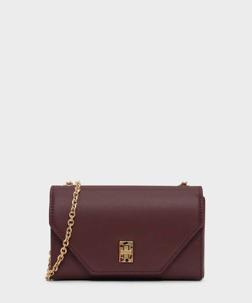 CHARLES & KEITH(チャールズ & キース)の「エンベリッシュターンロッククラッチ / EMBELLISHED TURN-LOCK CLUTCH(クラッチバッグ・レディース・ブラック/ブロンズ/アイボリー/バーガンディー・S)」の4枚目の写真