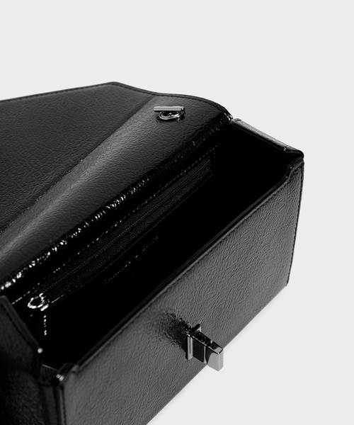 CHARLES & KEITH(チャールズ & キース)の「エンベリッシュターンロッククラッチ / EMBELLISHED TURN-LOCK CLUTCH(クラッチバッグ・レディース・ブラック/ブロンズ/アイボリー/バーガンディー・S)」の8枚目の写真