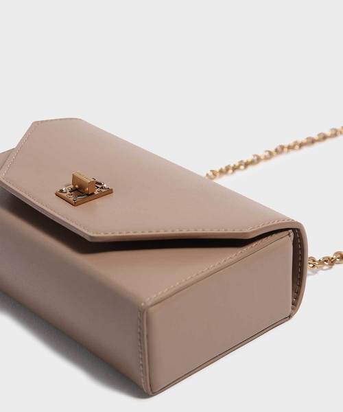 CHARLES & KEITH(チャールズ & キース)の「エンベリッシュターンロッククラッチ / EMBELLISHED TURN-LOCK CLUTCH(クラッチバッグ・レディース・ブラック/ブロンズ/アイボリー/バーガンディー・S)」の11枚目の写真