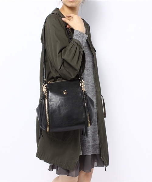 NANO universe（ナノユニバース）の「Dormitory By Hashibami/ラムレザー2WAYBAG（ショルダーバッグ・レディース・ブラック・FREE）」の3枚目の写真