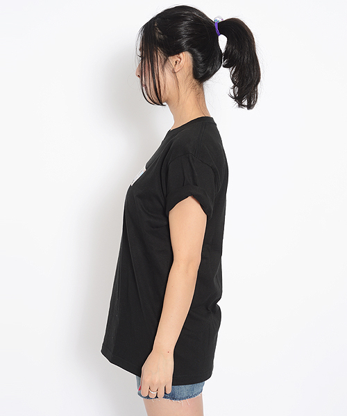 X-girl(エックスガール)の「FLORAL BAR MENS S/S TEE(Tシャツ/カットソー・レディース・ホワイト/ブラック・MEDIUM/LARGE)」の6枚目の写真