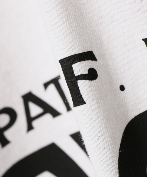 ACME FURNITURE（アクメファニチャー）の「AMCO T SHIRTS ユニセックス（Tシャツ/カットソー・レディース・ホワイト/ブラック・SMALL/MEDIUM/LARGE/X-SMALL）」の3枚目の写真