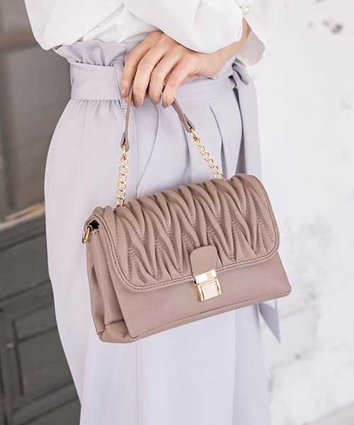 fifth（フィフス）の「デザインフラップショルダーバッグ（ショルダーバッグ・レディース・ホワイト/モカ/スモークピンク・FREE）」の3枚目の写真