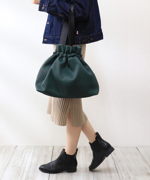 florist(フローリスト)の「ワイドギャザーシック巾着ショルダーバッグ(ショルダーバッグ・レディース・ブラック/グレー/オフホワイト/グリーン・FREE)」の4枚目の写真