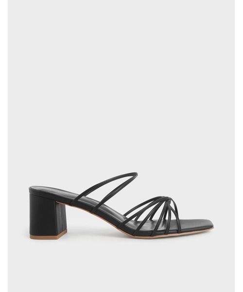 CHARLES & KEITH（チャールズ & キース）の「ストラッピー スクエアトゥサンダル / Strappy Square Toe Sandals（サンダル・レディース・ブラック/ホワイト・24.5cm/25cm/25.5cm/22.5cm/23cm/23.5cm）」の2枚目の写真
