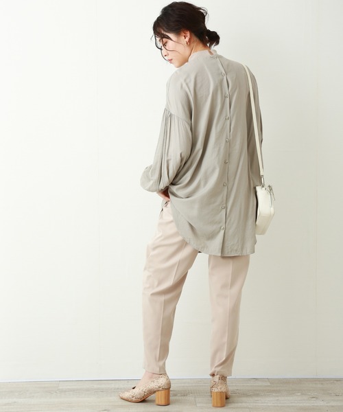 n'ee-ne（ネーネ）の「ポプリン　リブ付きボリュームスリープトップス（シャツ/ブラウス・レディース・オリーブ/ホワイト/ライトベージュ/ライトグレー・FREE）」の15枚目の写真