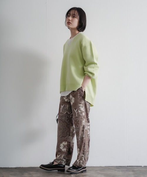 PAGEBOY（ページボーイ）の「【洗濯機で洗える】Ｖネックユルプルオーバー(ボリューム袖/ニット)（ニット/セーター・レディース・ブラック/ブラウン/オフホワイト/ライム/ライラック/モカ/アクア/バイオレット・FREE）」の18枚目の写真