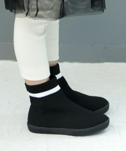 SOROTTO(ソロット)の「スニーカーソックスブーツ(ブーツ・キッズ・ブラック/ブラック系その他・22.0cm/16.0cm/17.0cm/18.0cm/19.0cm/20.0cm/21.0cm)」の2枚目の写真