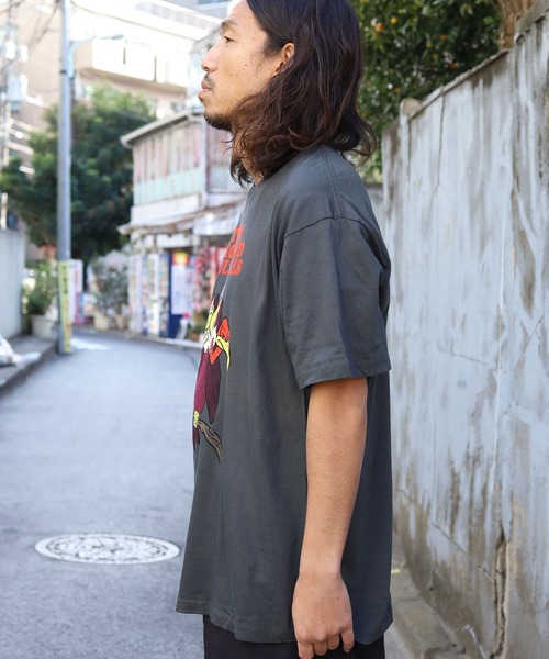 ROOPTOKYO(ループトウキョウ)の「THEM CROOKED VULTURES VULTURE ON BRANCH MENS LIGHTWEIGHT T-SHIRT 半袖Tシャツ(Tシャツ/カットソー・メンズ・チャコール・XL)」の2枚目の写真