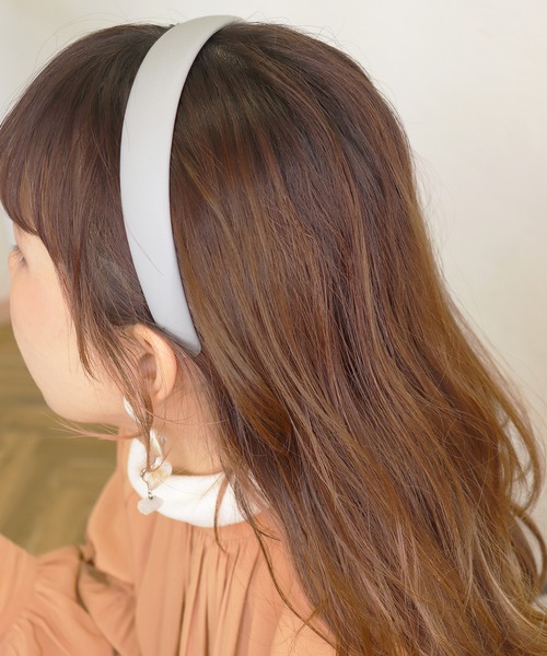 Monocoro toppi（モノコロトッピ）の「高まるガーリームード。レザー無地シンプルワイドカチューシャ（カチューシャ・レディース・ブルー/ベージュ/ブラック/キャメル/ピンク/ブラック系その他2/ベージュ系その他2・フリー）」の5枚目の写真