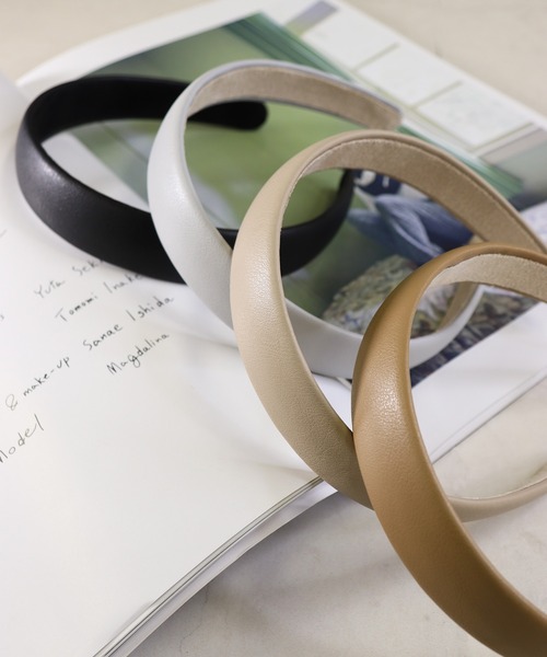 Monocoro toppi（モノコロトッピ）の「高まるガーリームード。レザー無地シンプルワイドカチューシャ（カチューシャ・レディース・ブルー/ベージュ/ブラック/キャメル/ピンク/ブラック系その他2/ベージュ系その他2・フリー）」の17枚目の写真