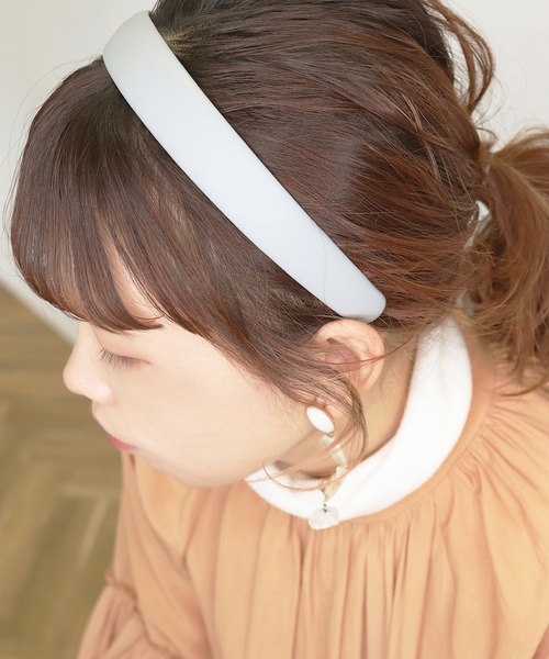 Monocoro toppi（モノコロトッピ）の「高まるガーリームード。レザー無地シンプルワイドカチューシャ（カチューシャ・レディース・ブルー/ベージュ/ブラック/キャメル/ピンク/ブラック系その他2/ベージュ系その他2・フリー）」の20枚目の写真