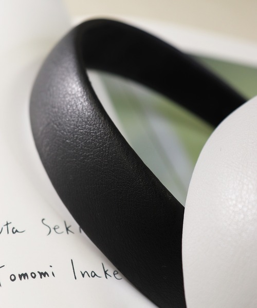 Monocoro toppi（モノコロトッピ）の「高まるガーリームード。レザー無地シンプルワイドカチューシャ（カチューシャ・レディース・ブルー/ベージュ/ブラック/キャメル/ピンク/ブラック系その他2/ベージュ系その他2・フリー）」の16枚目の写真